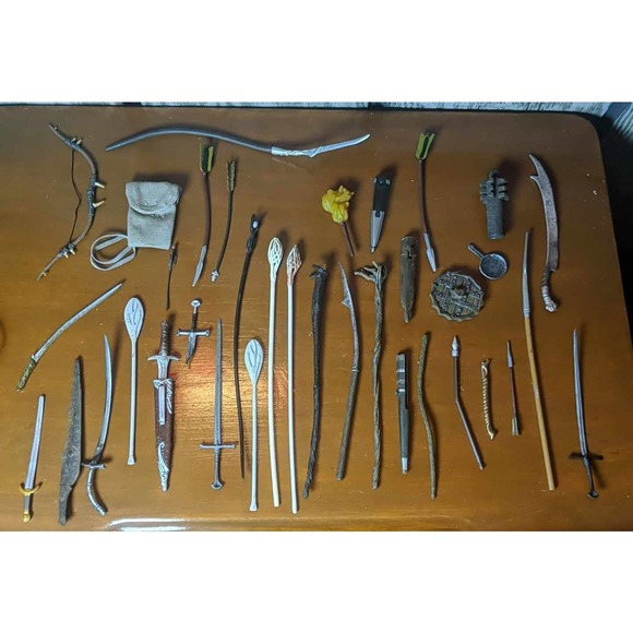 Lord of the Rings Lot of Assorted Action Figure Weapons Accessories Lot3 - Picture 1 of 3